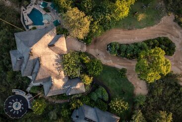 هتل Makumu Private Game Lodge