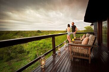 هتل Makumu Private Game Lodge