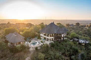 هتل Makumu Private Game Lodge