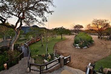 هتل Makumu Private Game Lodge