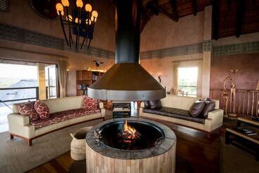 هتل Makumu Private Game Lodge