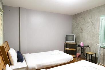 هتل Roomquest Amphawa Vaylasamran