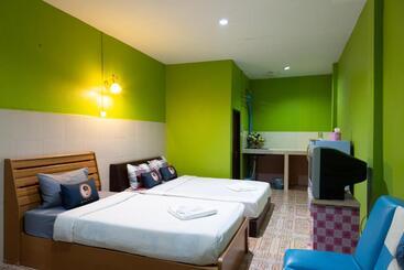 هتل Roomquest Amphawa Vaylasamran