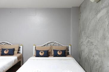 هتل Roomquest Amphawa Vaylasamran