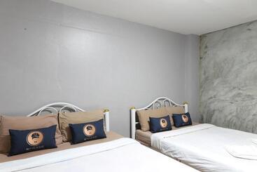 هتل Roomquest Amphawa Vaylasamran