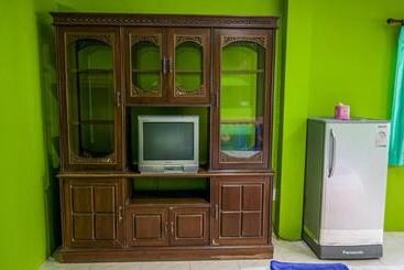 هتل Roomquest Amphawa Vaylasamran