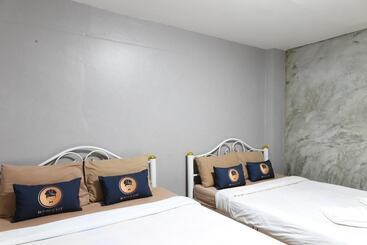 هتل Roomquest Amphawa Vaylasamran