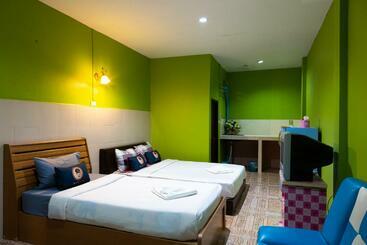 هتل Roomquest Amphawa Vaylasamran