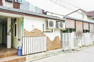 هتل Roomquest Amphawa Vaylasamran