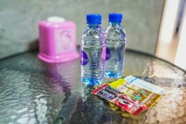 هتل Roomquest Amphawa Vaylasamran
