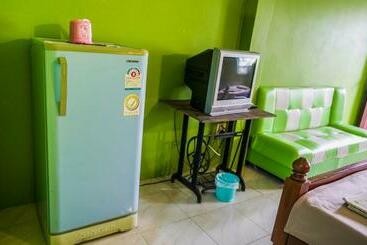 هتل Roomquest Amphawa Vaylasamran