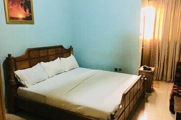 Omo Lucas Hotel & Suites
