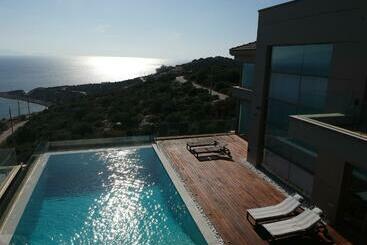Seaview Peninsula Villa