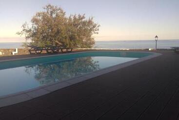تختخواب و صبحانه Alluar Lodge