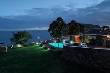تختخواب و صبحانه Alluar Lodge