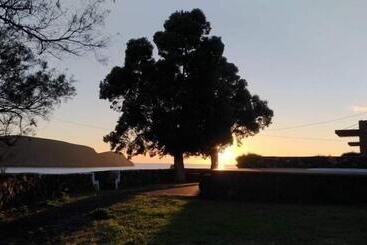 تختخواب و صبحانه Alluar Lodge