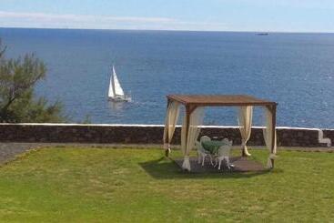تختخواب و صبحانه Alluar Lodge