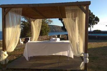 تختخواب و صبحانه Alluar Lodge