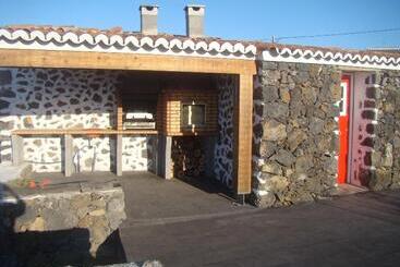 تختخواب و صبحانه Alluar Lodge