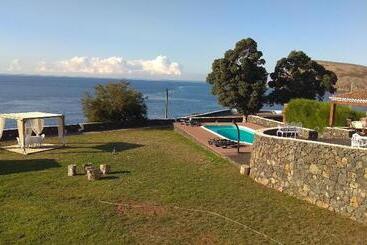 تختخواب و صبحانه Alluar Lodge