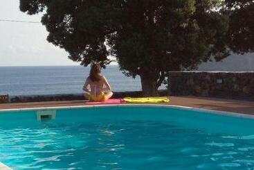 تختخواب و صبحانه Alluar Lodge