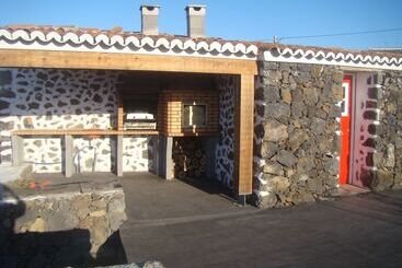 تختخواب و صبحانه Alluar Lodge