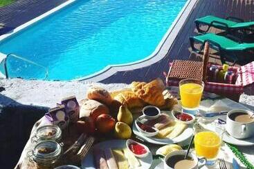 تختخواب و صبحانه Alluar Lodge
