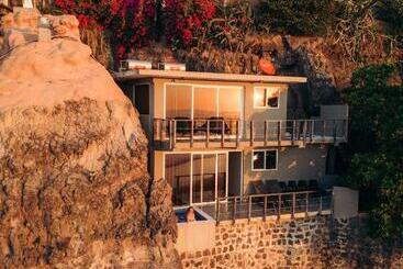 Casa De Mar Hotel And Villas