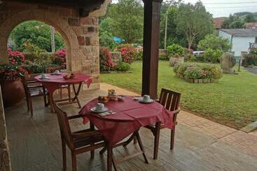 مسافرخانه Posada La Aldea