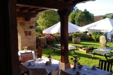 مسافرخانه Posada La Aldea