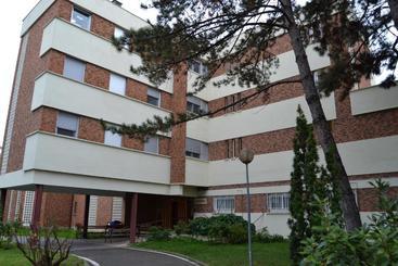 مسافرخانه Residencia Universitaria Cardenal Cisneros