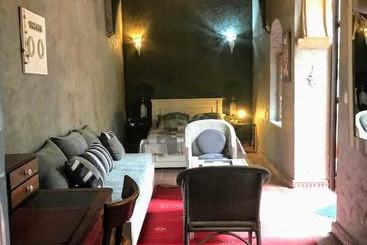 مسافرخانه Riad Aïcha