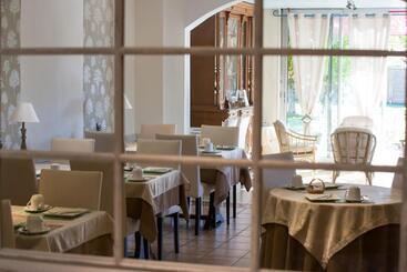 هتل Auberge De La Terrasse