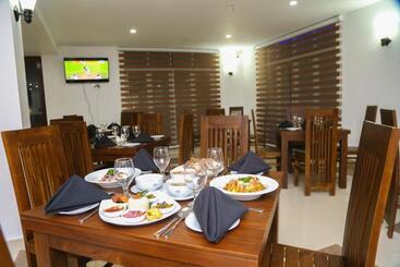 هتل Crystal Resort Dickwella