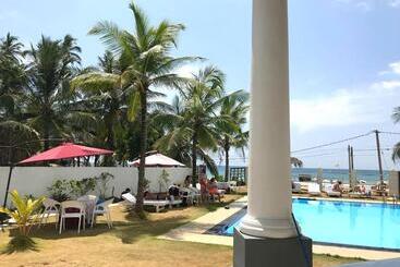 هتل Crystal Resort Dickwella