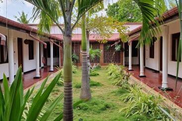 هتل Lucky Beach Resort