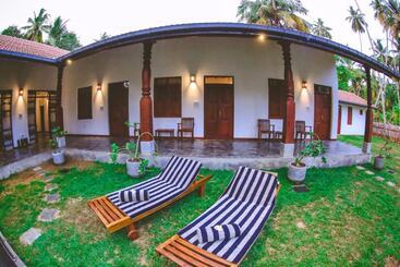 هتل Villa Hiriketiya