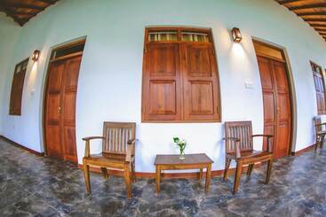 هتل Villa Hiriketiya