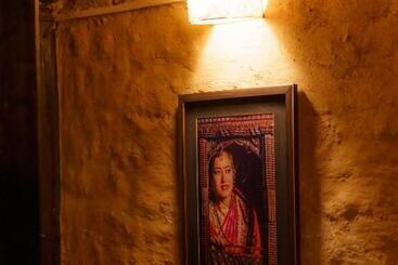 پانسیون Hira Guest House