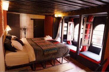 پانسیون Hira Guest House