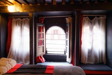 پانسیون Hira Guest House