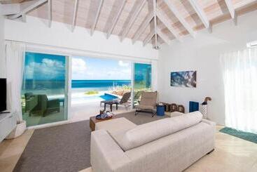 استراحتگاه Sailrock South Caicos   Island Hop Flight Included