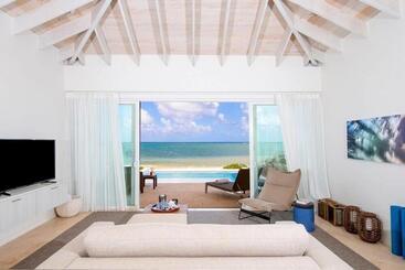 استراحتگاه Sailrock South Caicos   Island Hop Flight Included