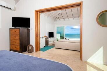 استراحتگاه Sailrock South Caicos   Island Hop Flight Included