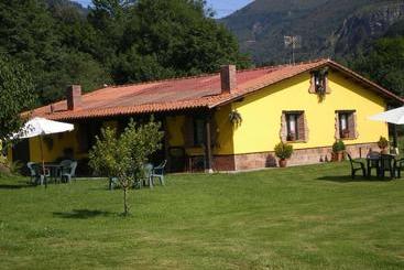 Apartamentos Rurales El Buxu - Soto de Cangas