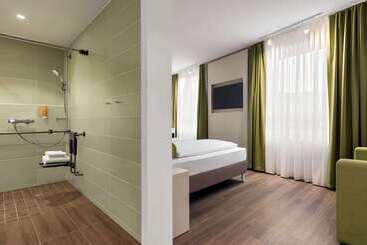 هتل Super 8 By Wyndham Hamburg Mitte