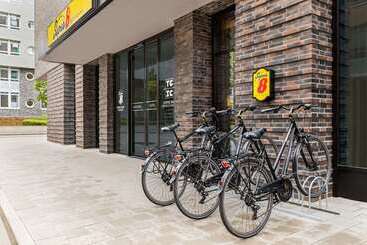 هتل Super 8 By Wyndham Hamburg Mitte