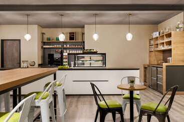 هتل Super 8 By Wyndham Hamburg Mitte