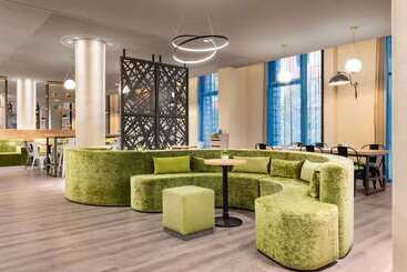 هتل Super 8 By Wyndham Hamburg Mitte