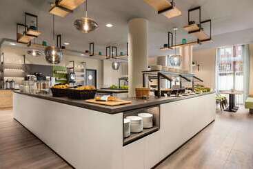 هتل Super 8 By Wyndham Hamburg Mitte